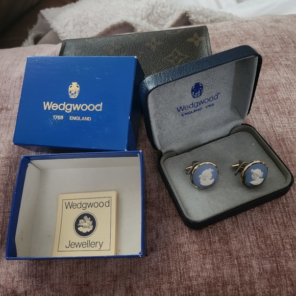 Wedgwood 1759 England 10k gold tone cufflinks - Picture 8 of 13